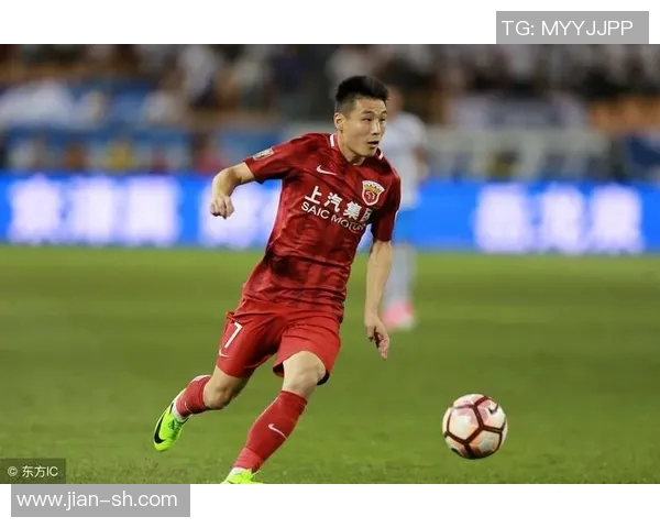 中国足球球星简历排名分析 揭示中国足球历史上的顶尖球员与成就 中国足球球星简历排名分析 揭示中国足球历史上的顶尖球员与成就